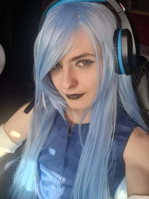 Anyone want to hang with a femboy gamer?