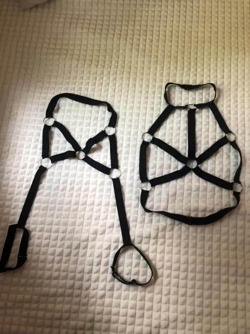 Can someone help, how am I supposed to wear this? Lol. I’m a female, I’m not sure if this is a M & F set or all one piece for Females.