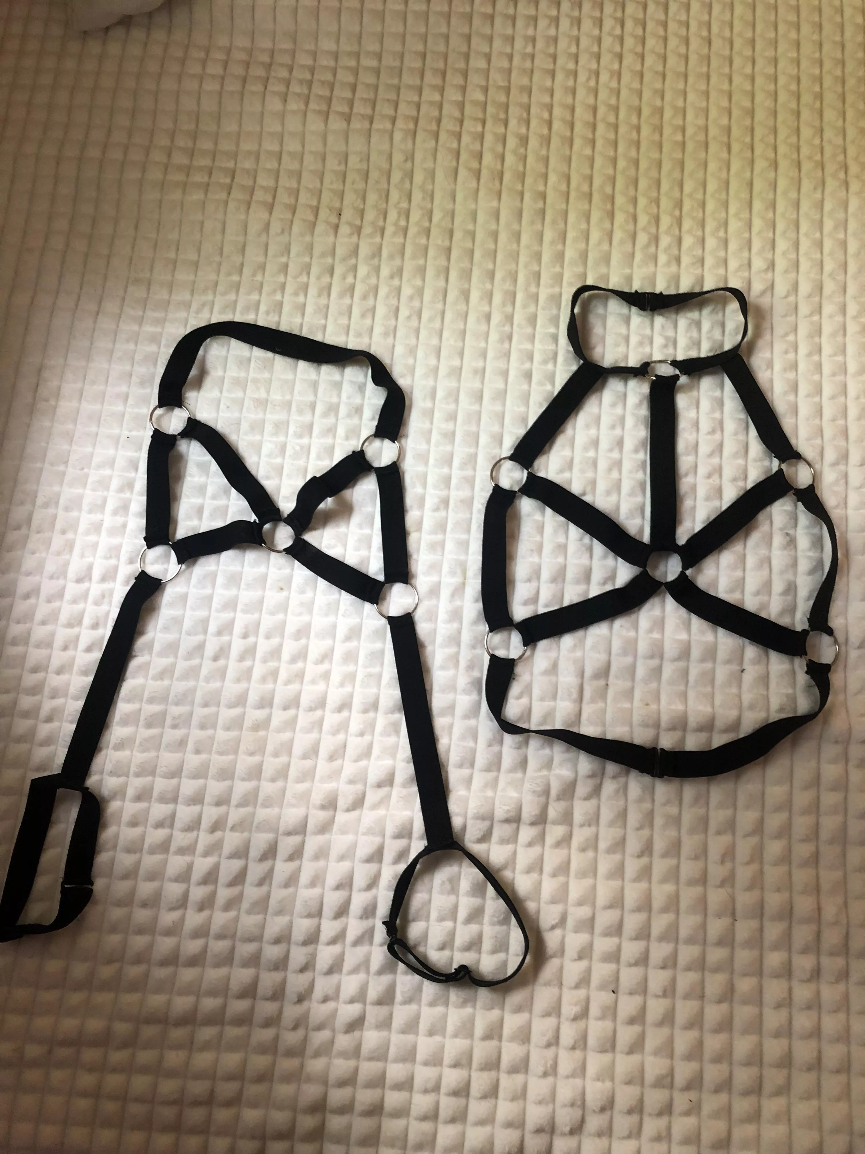 Can someone help, how am I supposed to wear this? Lol. I’m a female, I’m not sure if this is a M & F set or all one piece for Females.