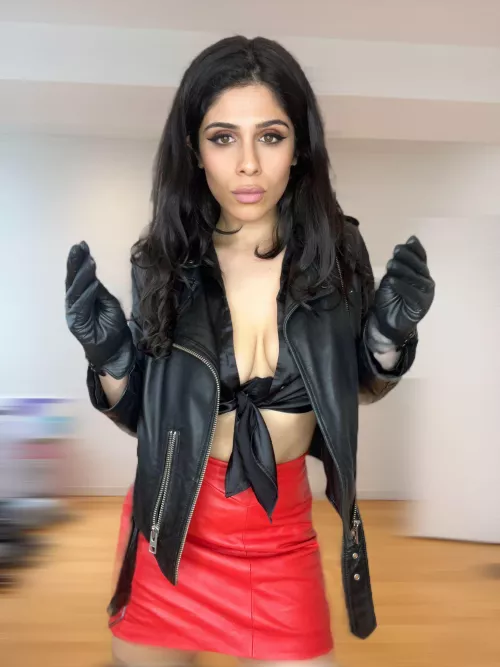 Classy, sexy, mysterious😈