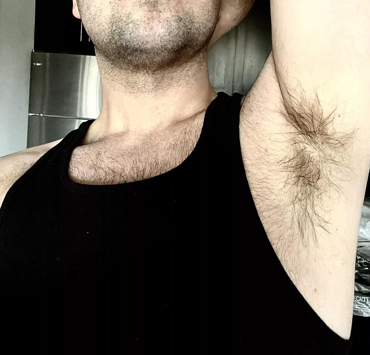 Exposing my pit just for you 😏