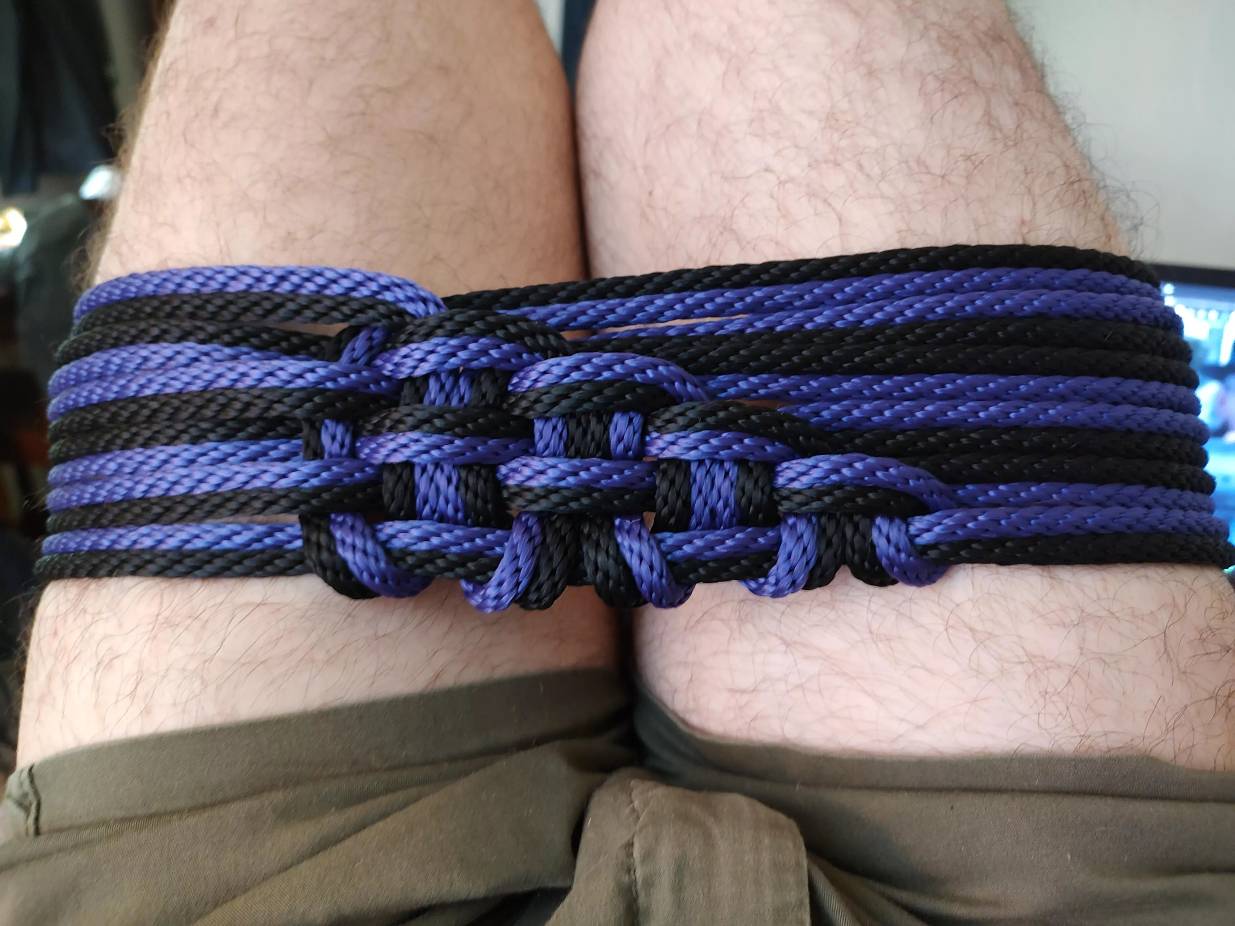 Had the idea to try and incorporate some weaving into a half-hitch futomomo