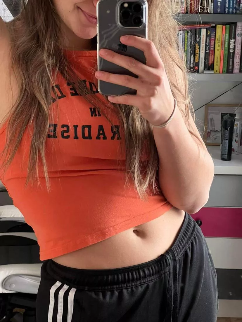 I enjoy every view my gf’s bellybutton generates