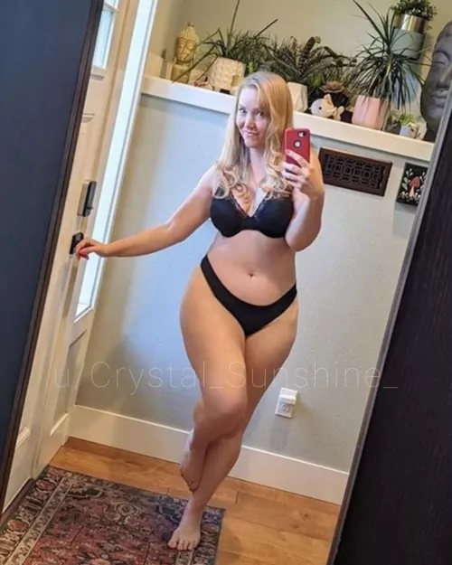 Little in the middle with thick thighs [F49]