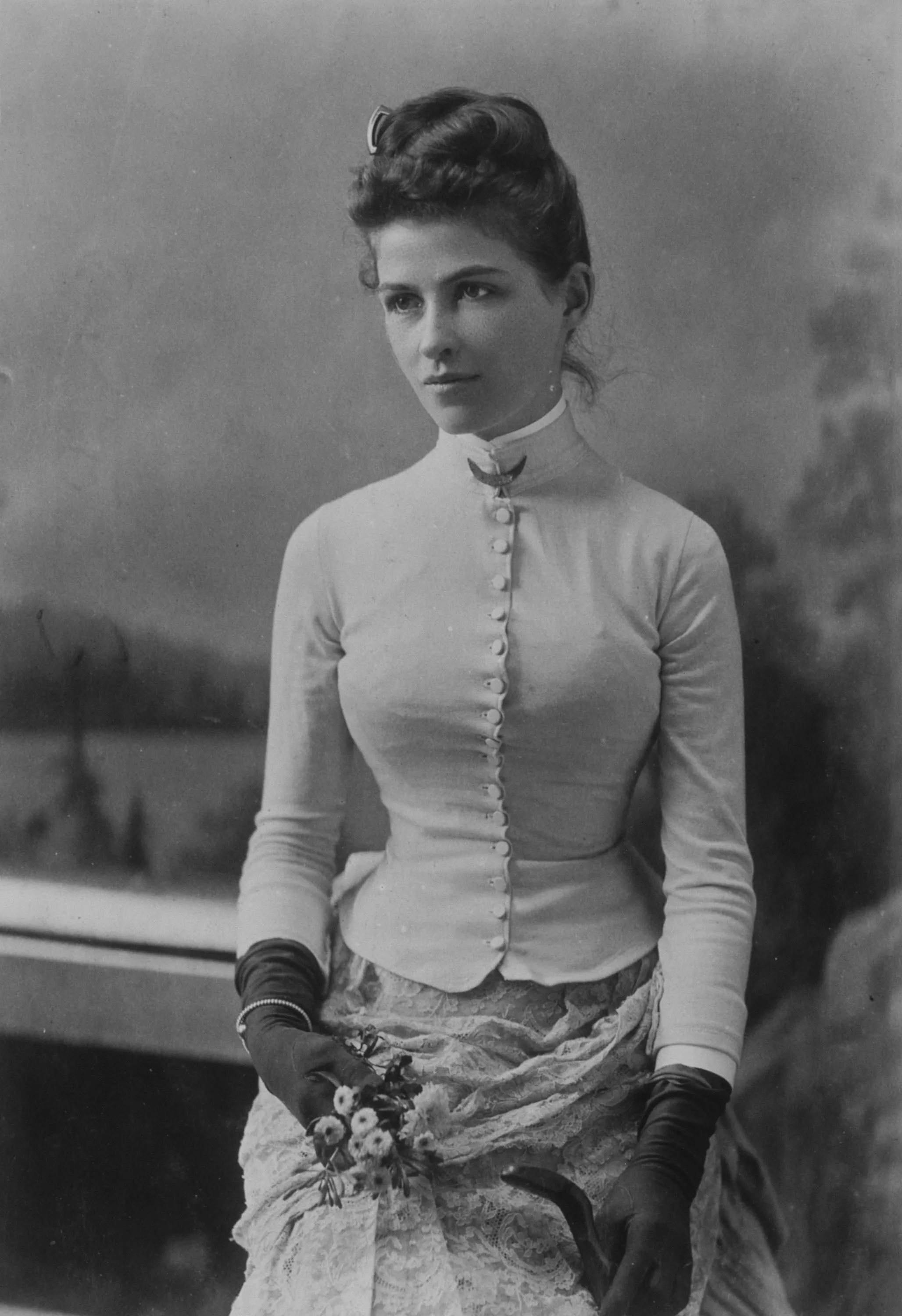 Mrs. G. F. Murray, Montreal, QC, 1886 from the Victorian era (McCord Stewart Museum) An unconventional post