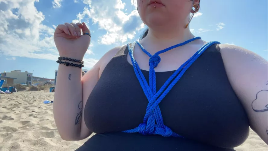 Shibari on the beach