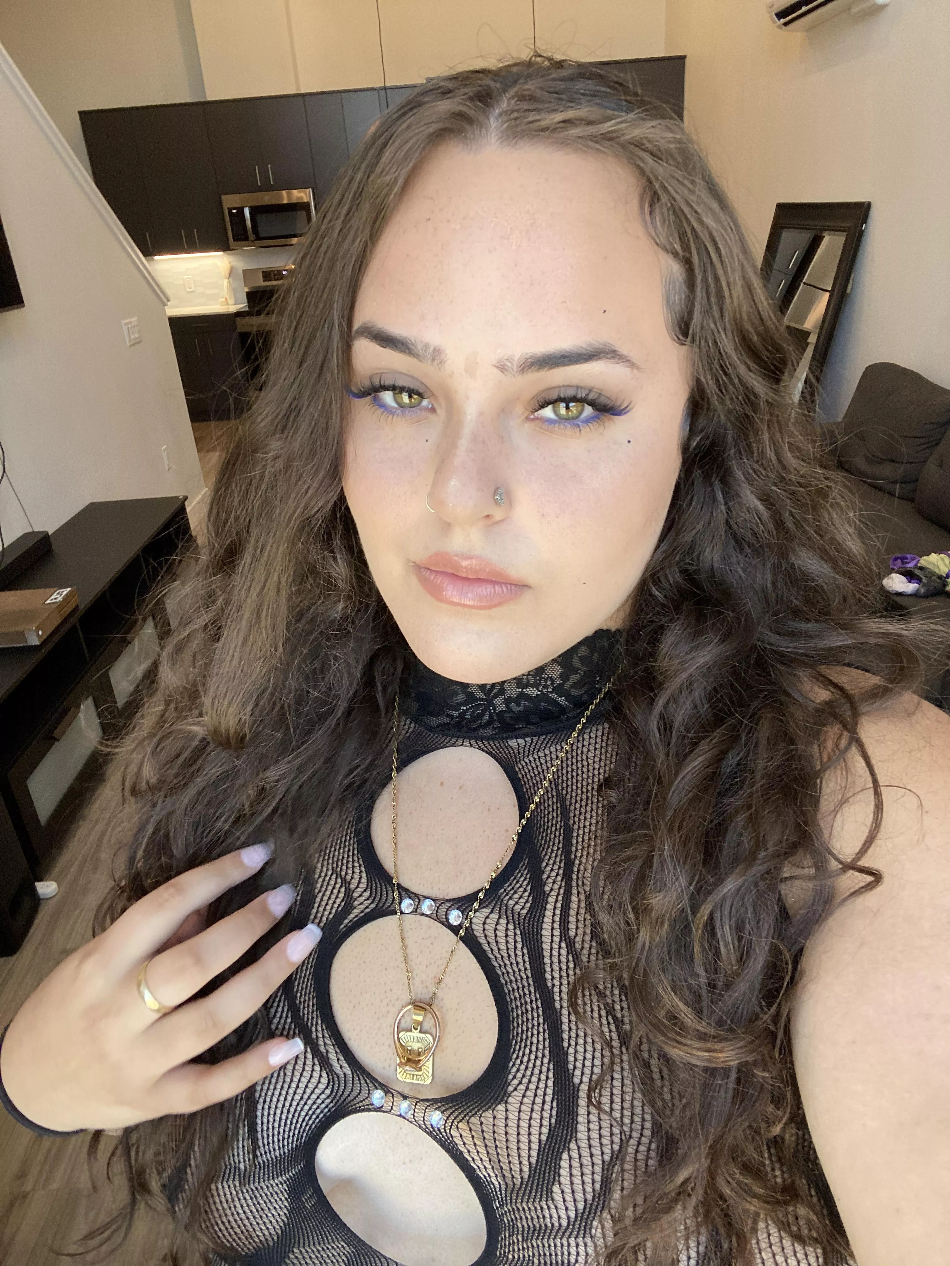 the queen if selfies (;