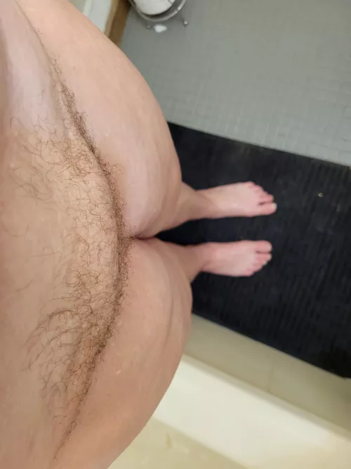 Who wants some freshly showered pussy for breakfast?