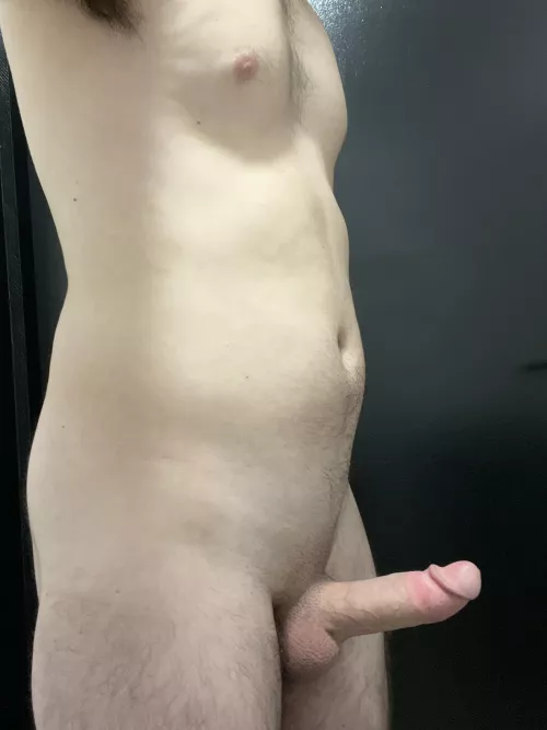 [27] M horny in the bathroom at work, always drives me to stripping