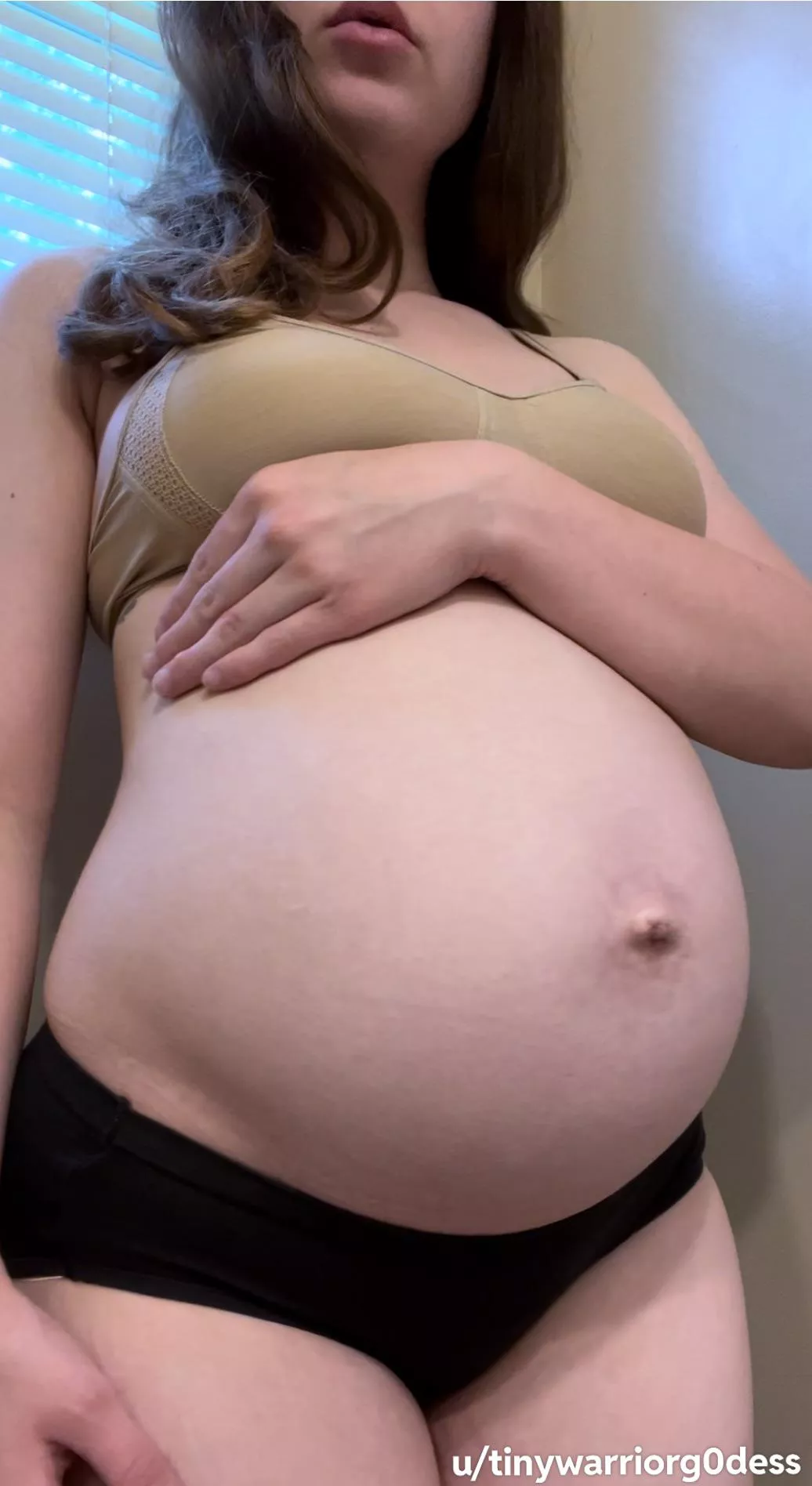 27 weeks ✨ I feel so bloated and swollen 😝✨🤰