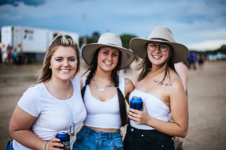 Country concert girls