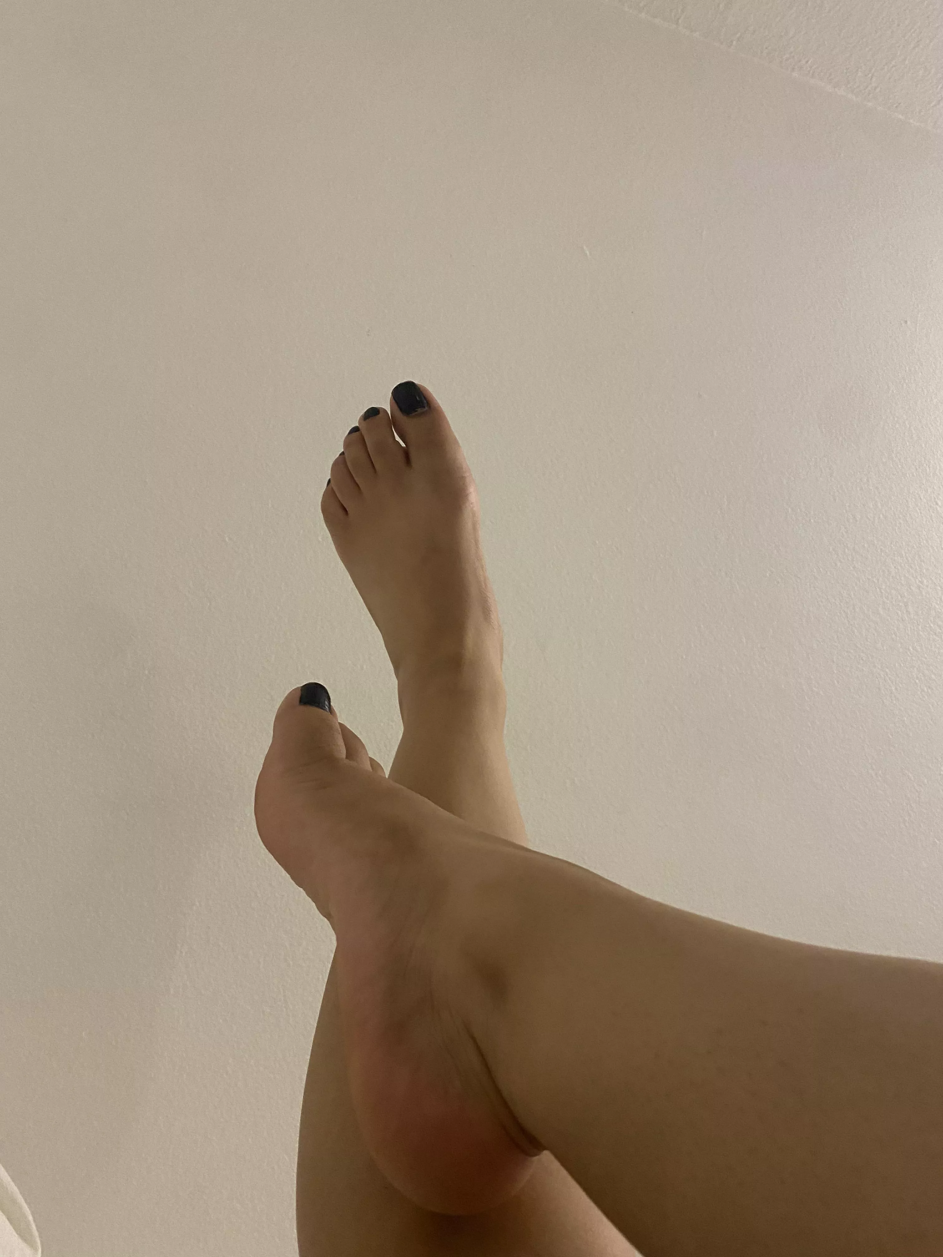 do any of y’all enjoy being stepped on ?