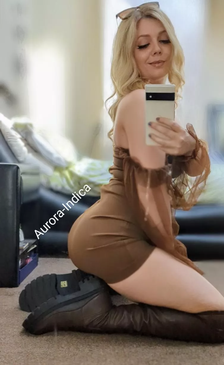 Do the boots stay on when we fuck?