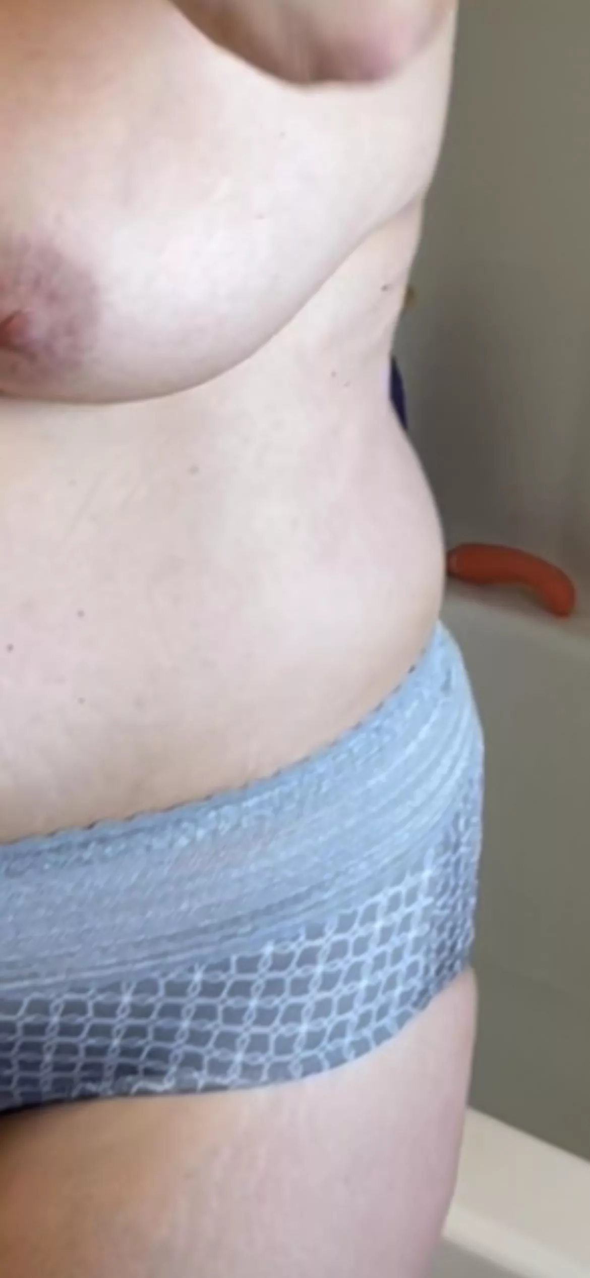 Got wife a freya razor/vibrator. She keeps it in tub all the time. Lol