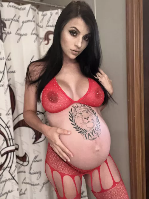 How’s this pregnancy look on me