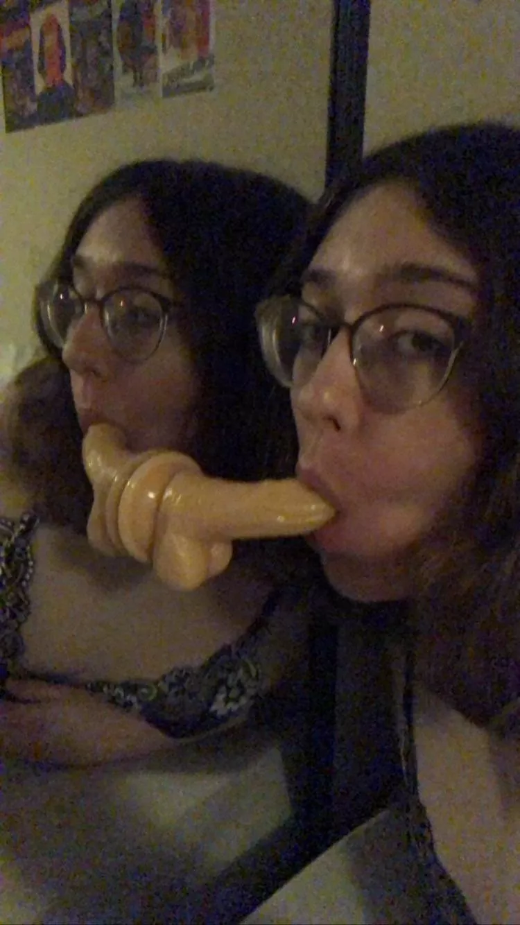 I’m looking to replace the dildo on my mirror…any suggestions? 🫢