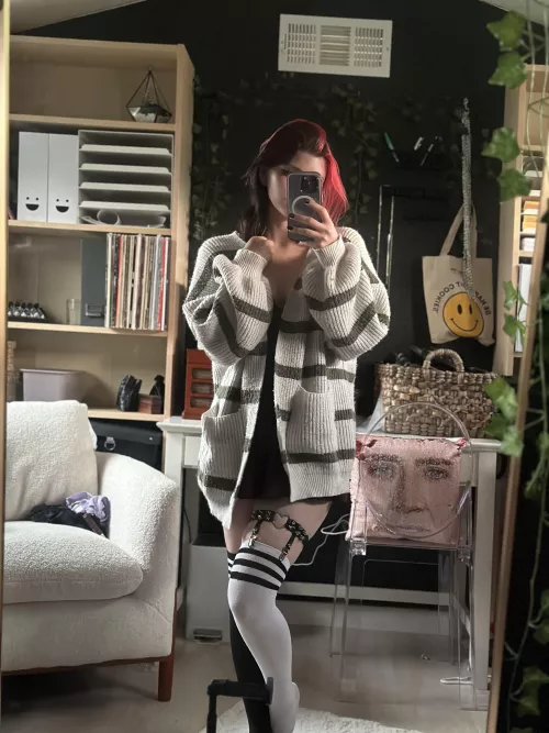 Kinda in love with mismatched thigh highs 🥹