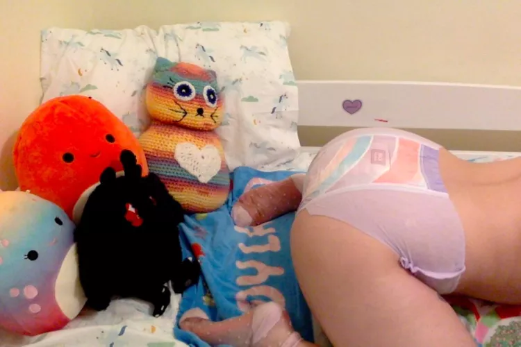 Look at my cute butt daddy! And I crocheted that kitty😻🧷