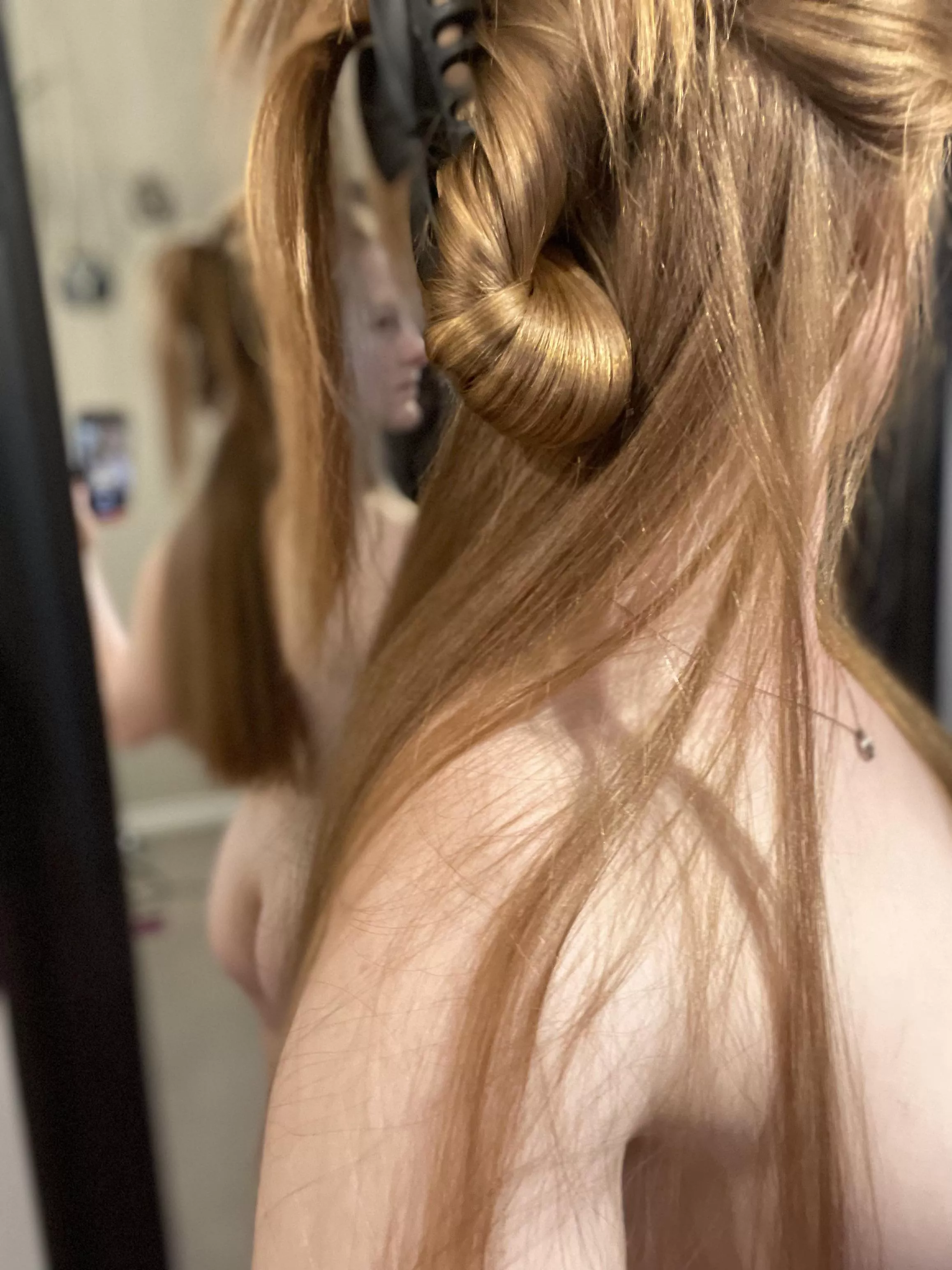 Loving this photo so much 🥰 I think I’m at waist length hair now.