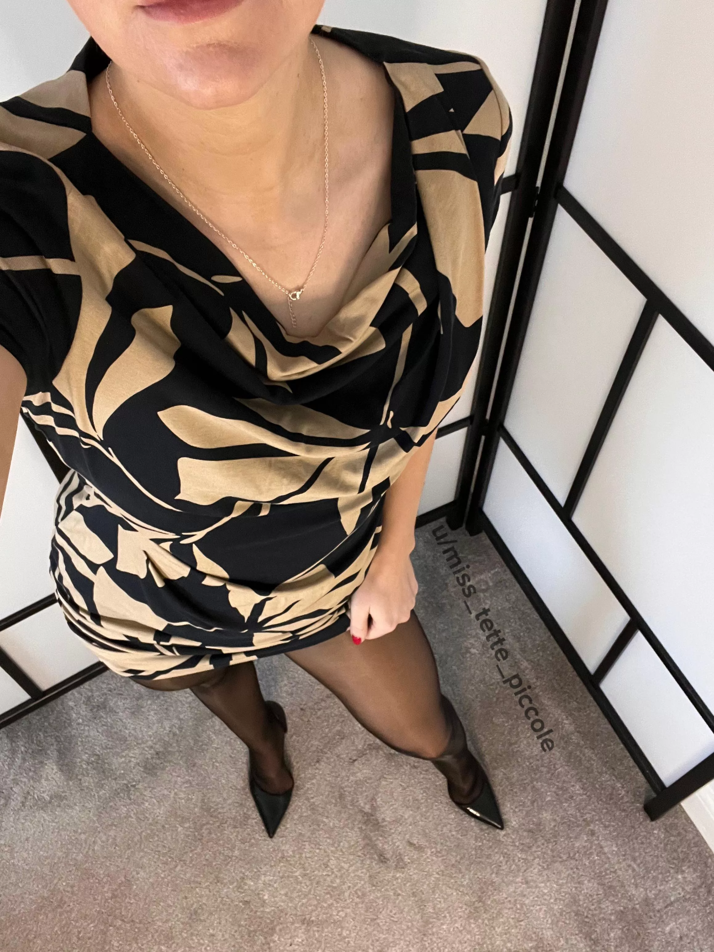 My favourite black shiny Cdrs to complete my work outfit 🖤