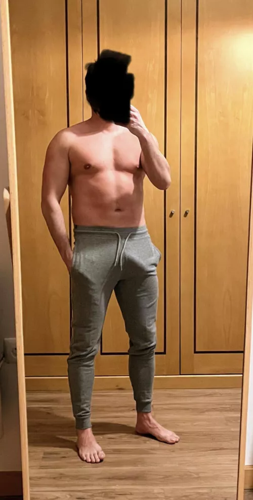 the reason why grey sweatpants are popular