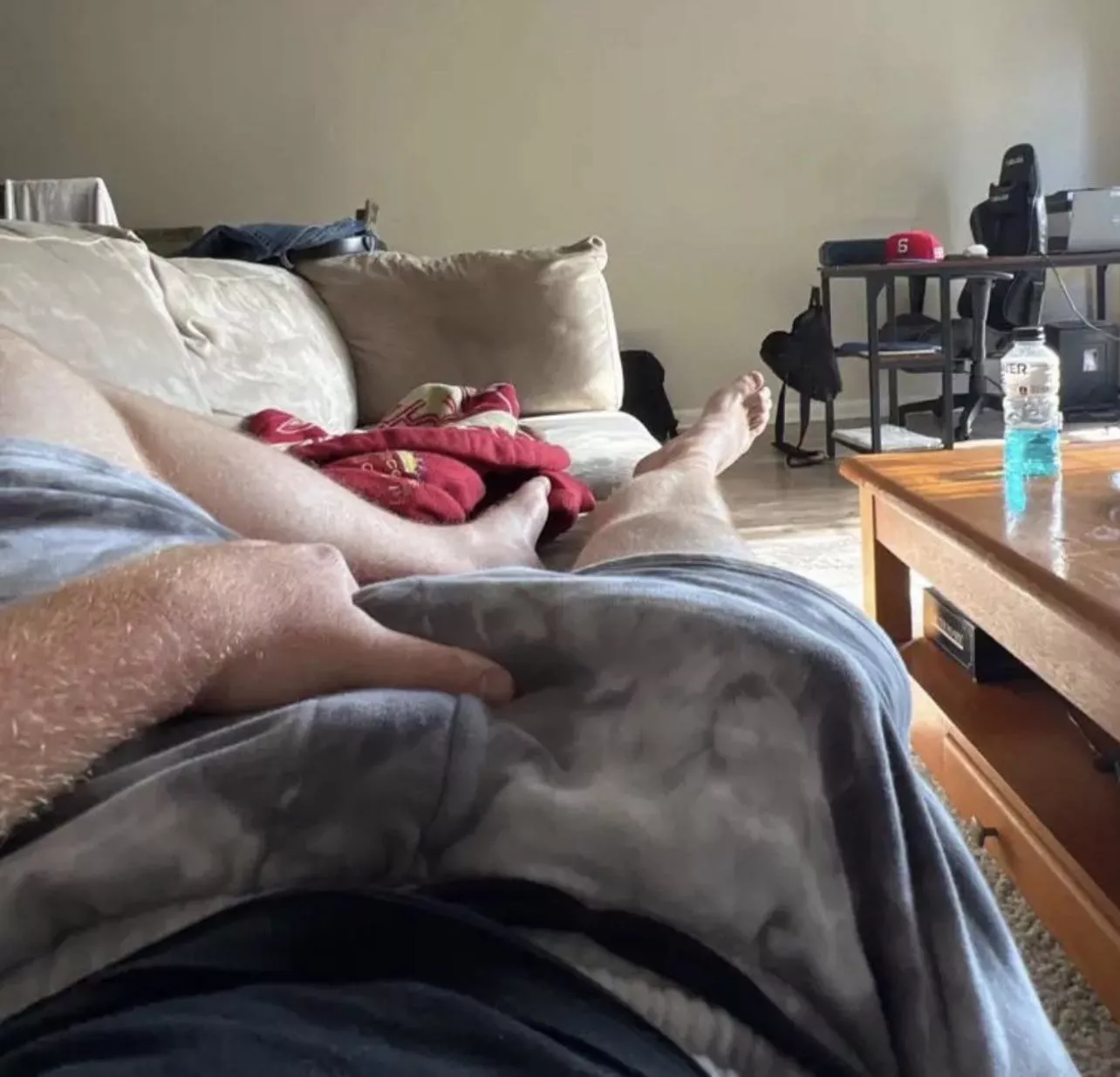 [28]— Looking for other dudes who like showing off. Boys being boys in the locker room vibes. Ex hockey player here