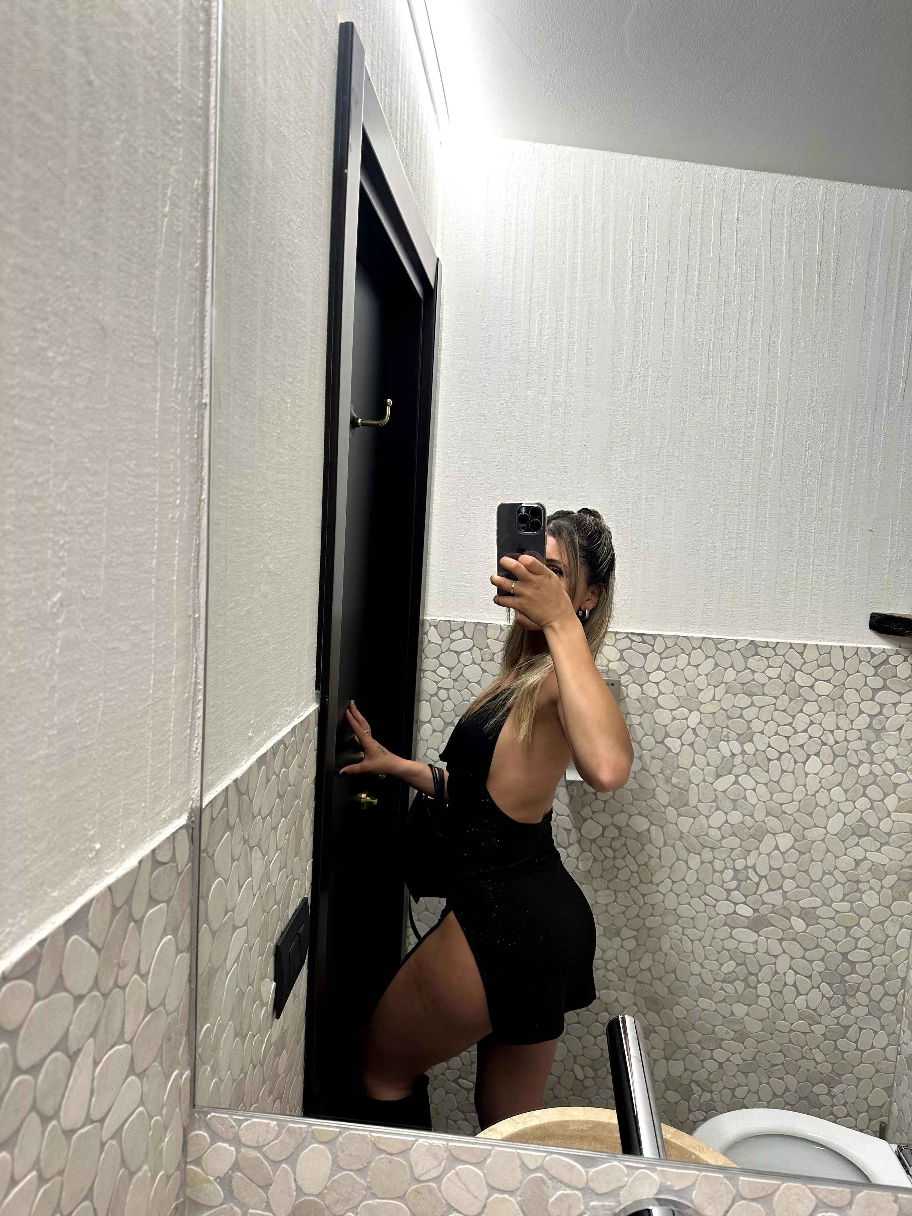 All black feeling beautiful 🖤