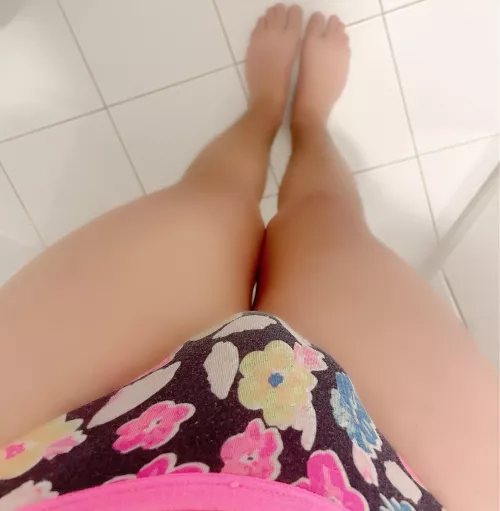 cum all over my pretty feet daddy🙊😇♥️