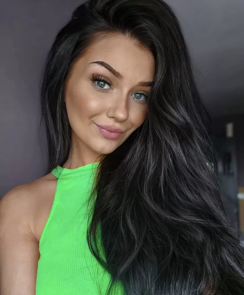 Dark-haired Beauty Milena