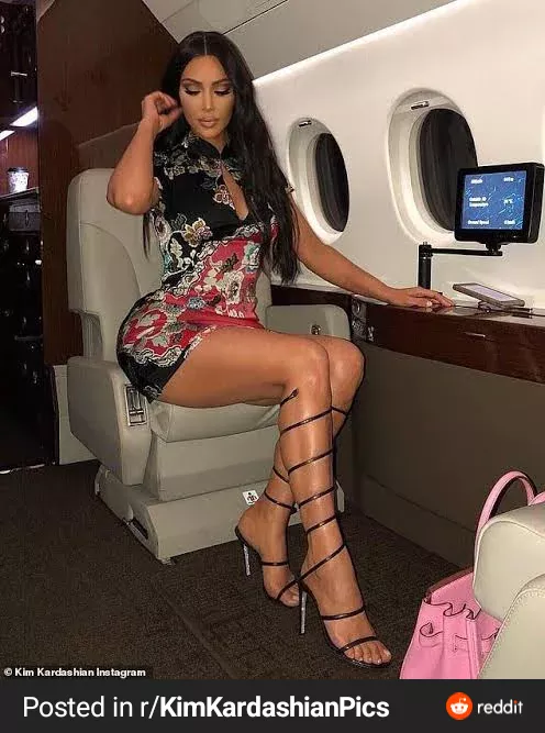 Kim K is as absolute Goddess. Look at those legs. I want to worship her so badly xox