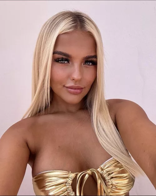 Love the veins on her tits