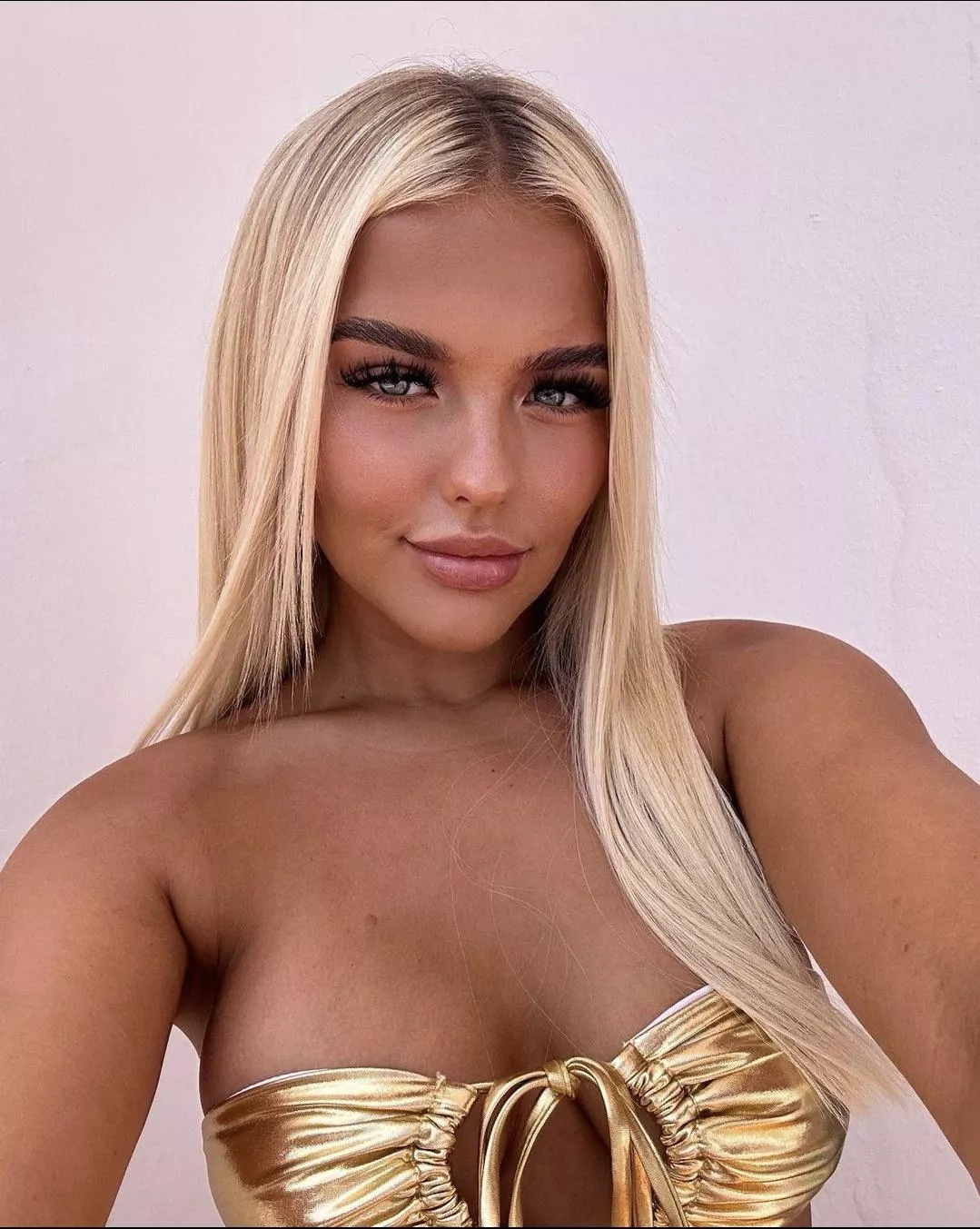 Love the veins on her tits