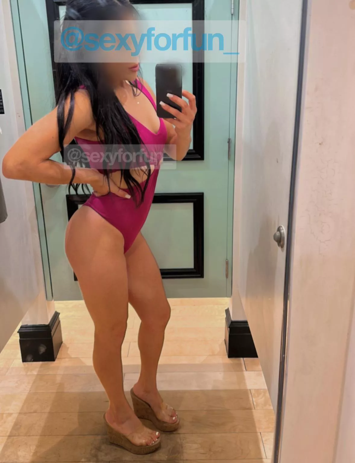 Petite Latina, I c an’t stay away from mirror…