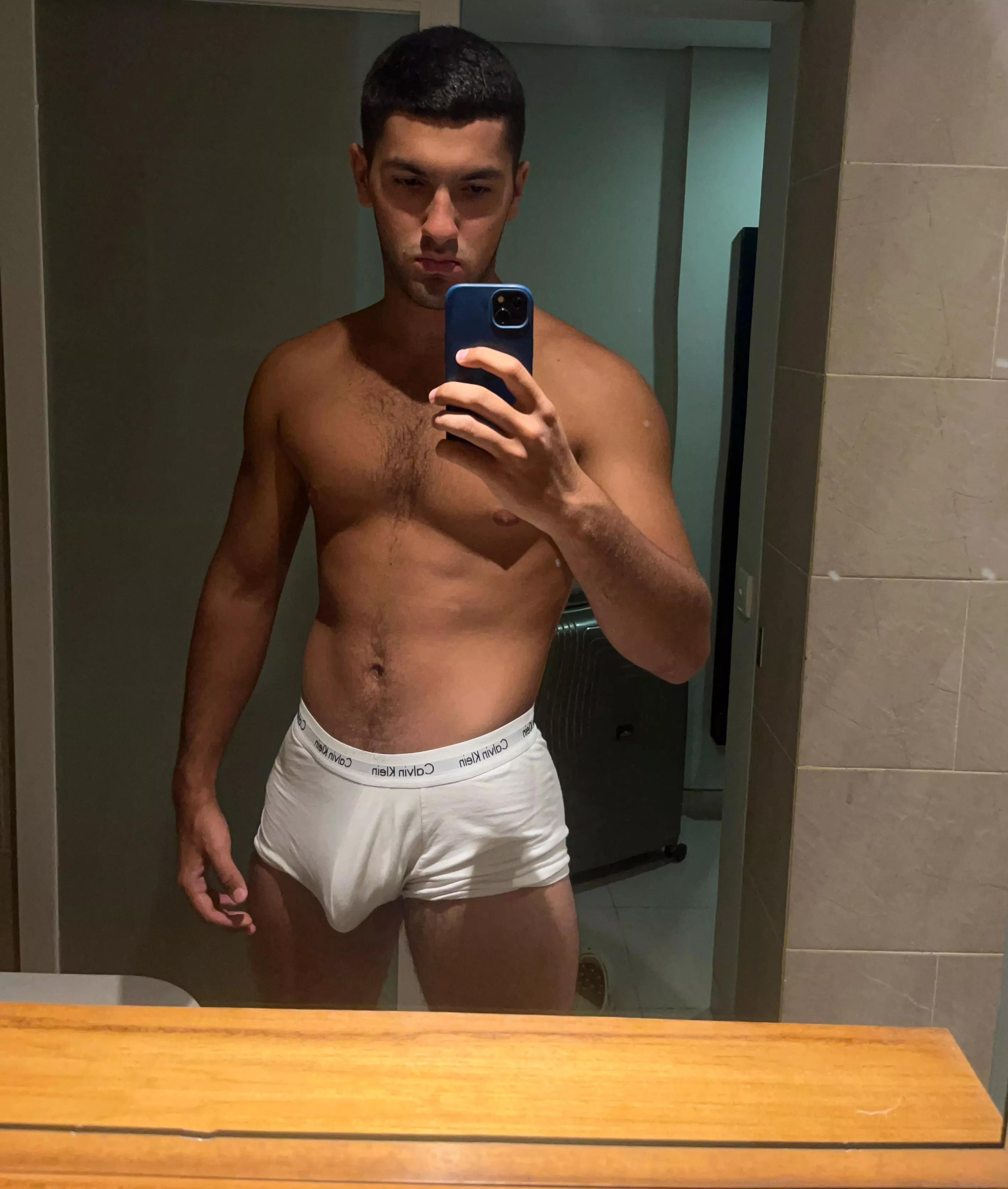 Type ”yes,sir” if you’d worship my bulge