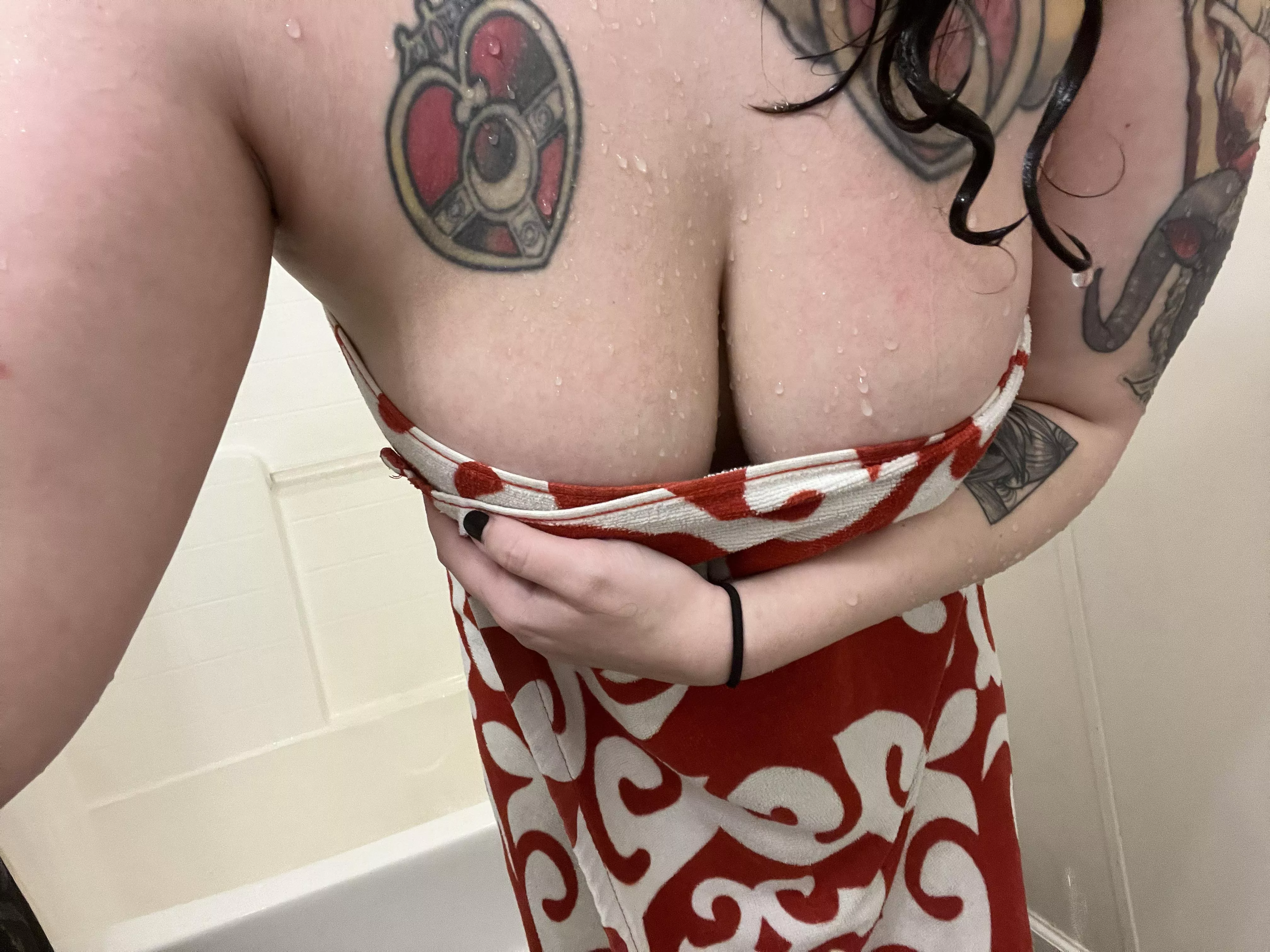 Wanna see down my towel?