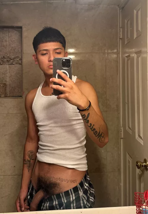 (19) Hey bro, come hold it ;)