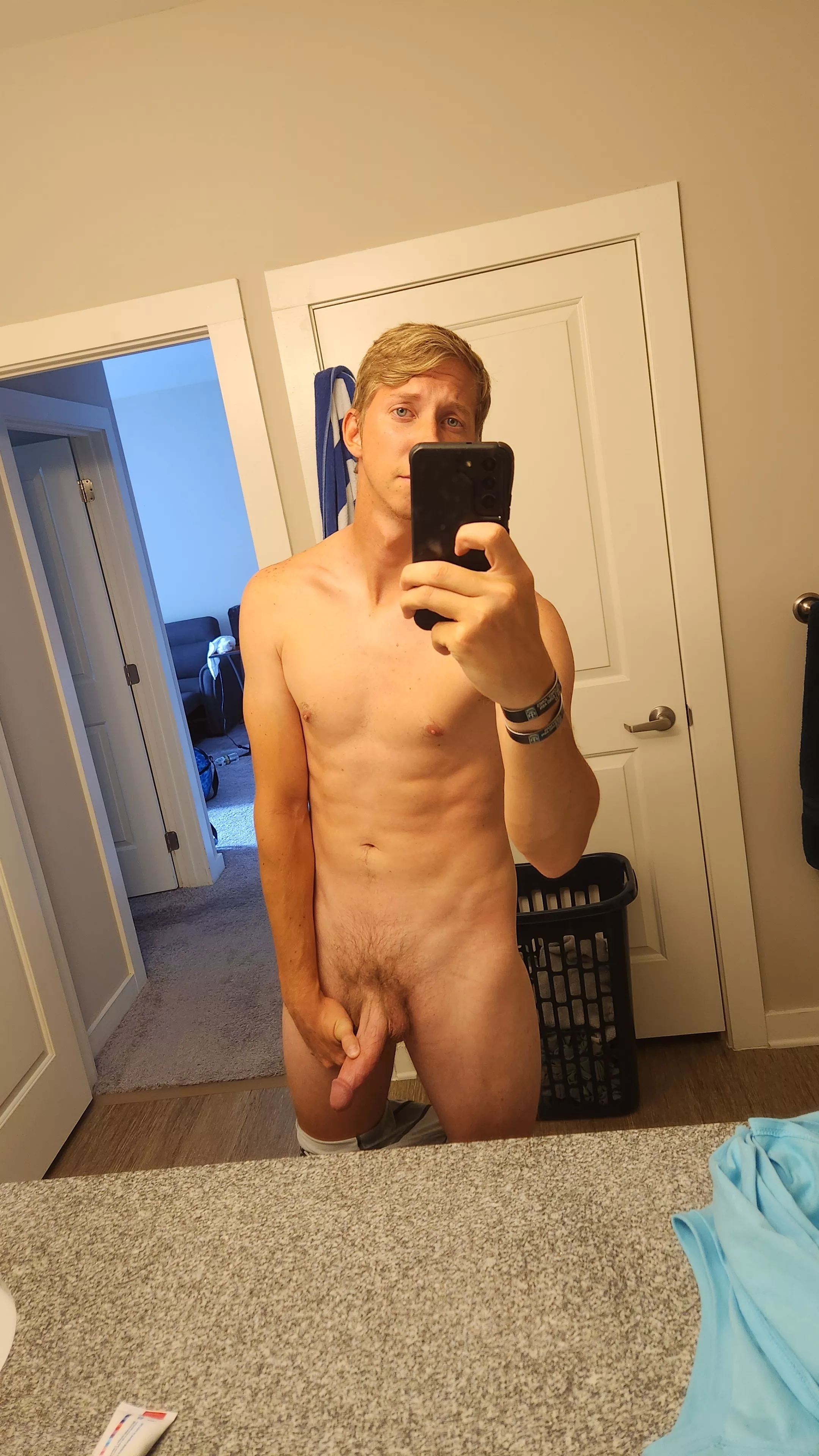 Does anybody else think eye contact can be erotic?