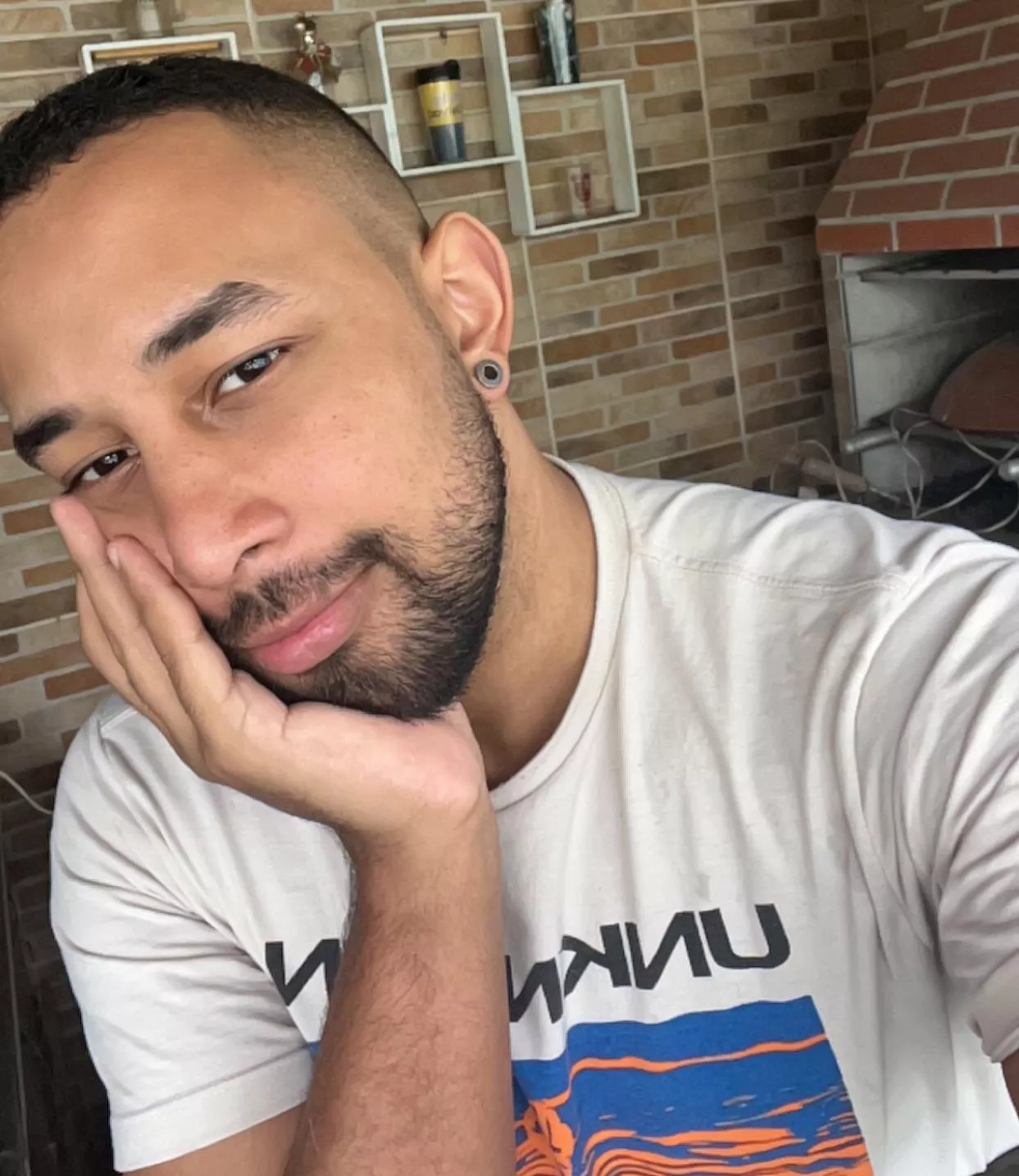 Hello 🙌🏽 Just had a haircut... Do u like it? 😂😂