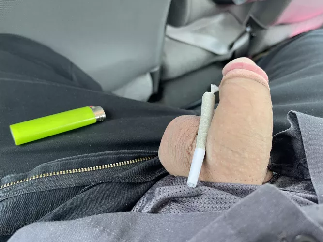Just a little lunch ti[M]e stroke and smoke✌️