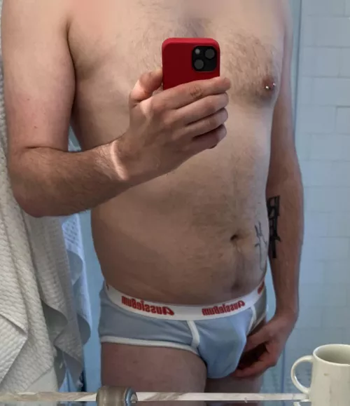 Taking pics in the mirror like it’s MySpace circa 2007