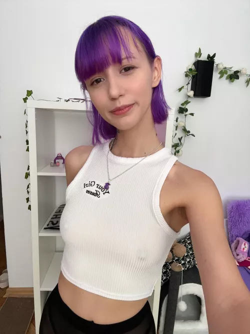 this hairstyle with short hair looks very cute