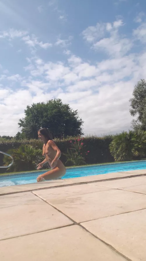 When your non nudist family leaves you alone at home. You go for a skinny dip! So good, I missed that feeling being on my whole body in the water with them on holidays !!