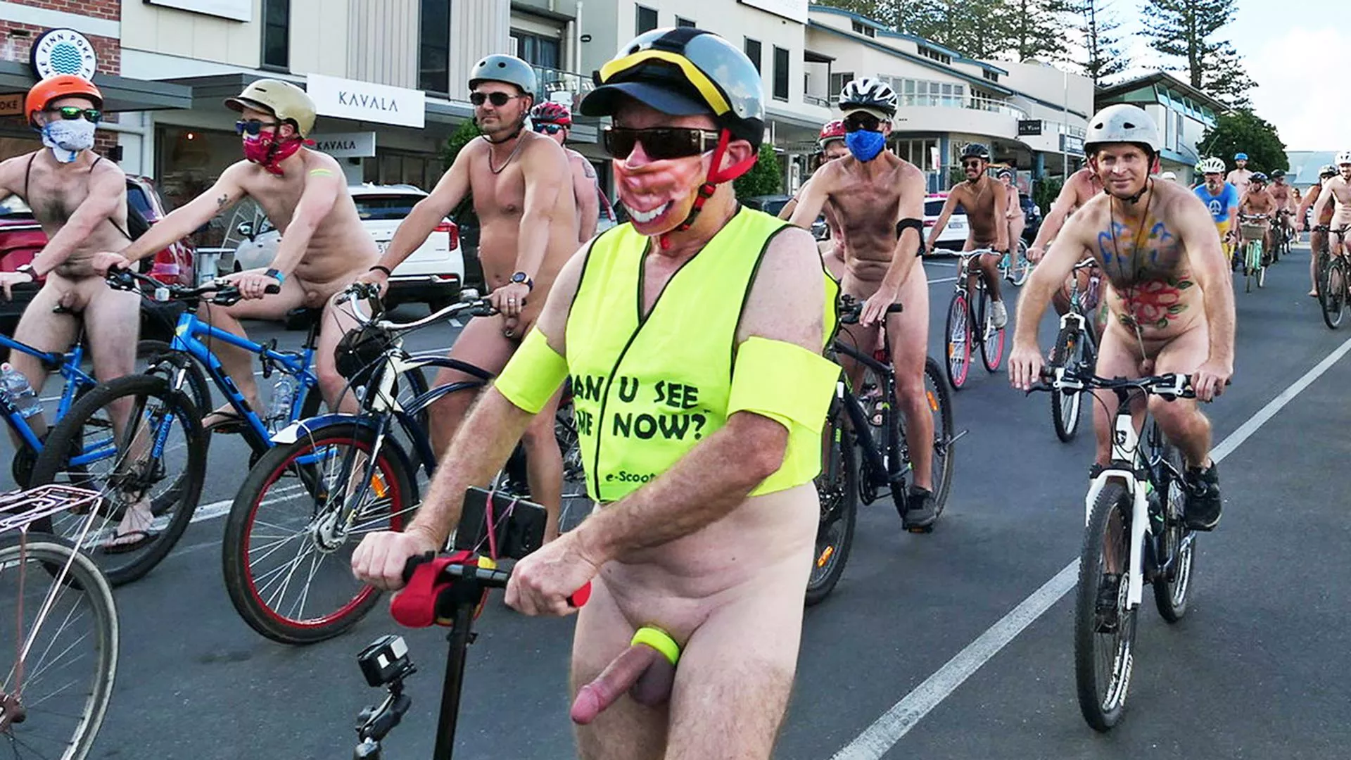 WNBR Byron Bay. Public erection passing by ...