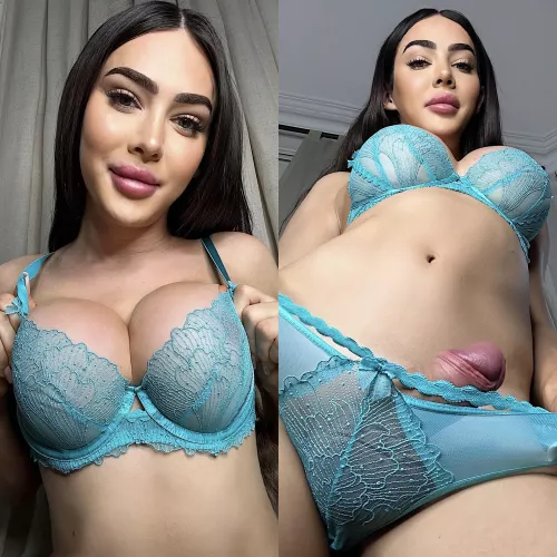 Would you drop to your knees and suck on this thick girl cock? 😈