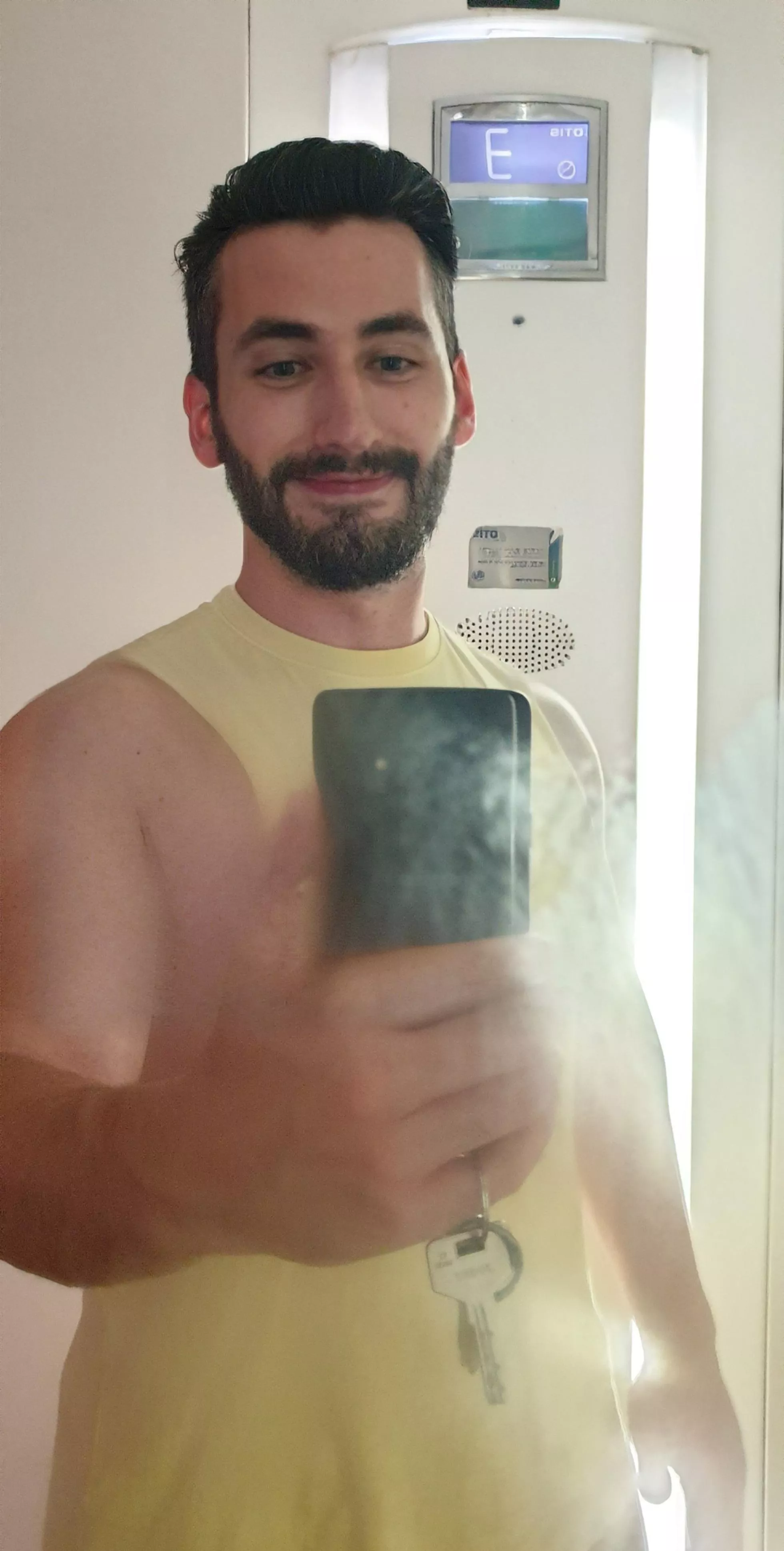 Elevator selfie. Mirror waz bit dirty, though 😅