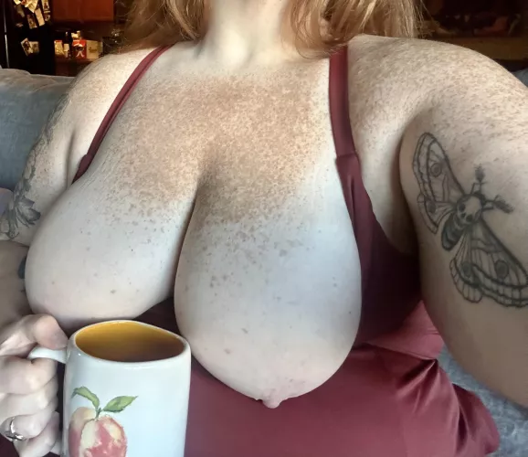 Feeling peachy ☕️🍑