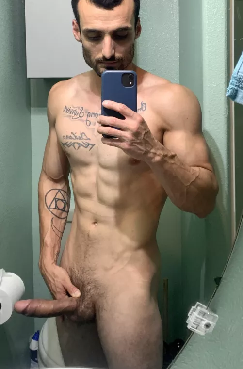 Giving away free crea[m] pies .