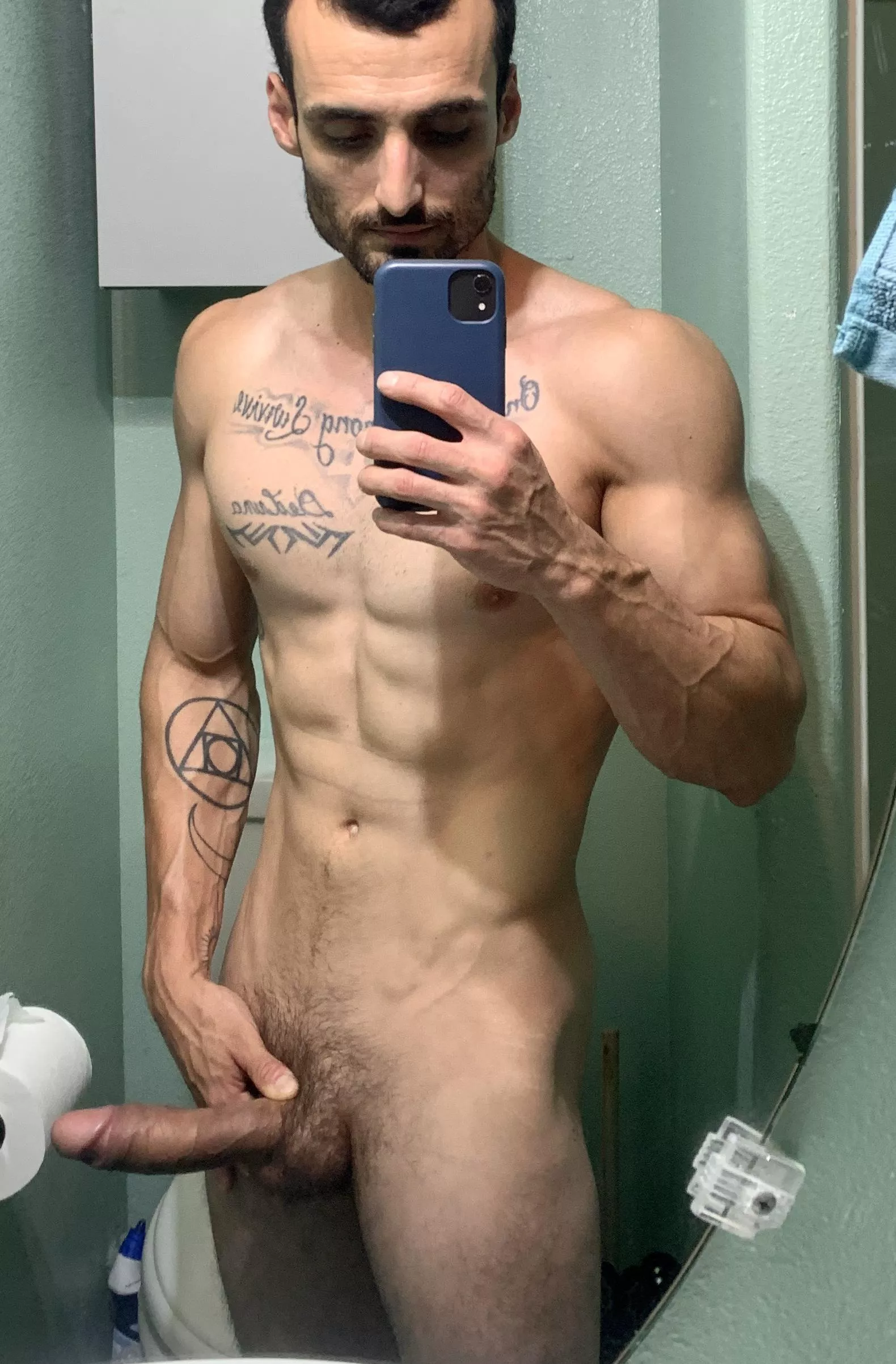 Giving away free crea[m] pies .