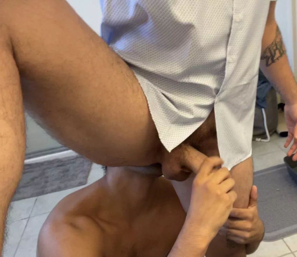 Giving him some Goodluck for his job interview🤤 (23)