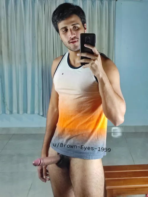 Here I have a boner that will only stop if someone sucks my dick 😏